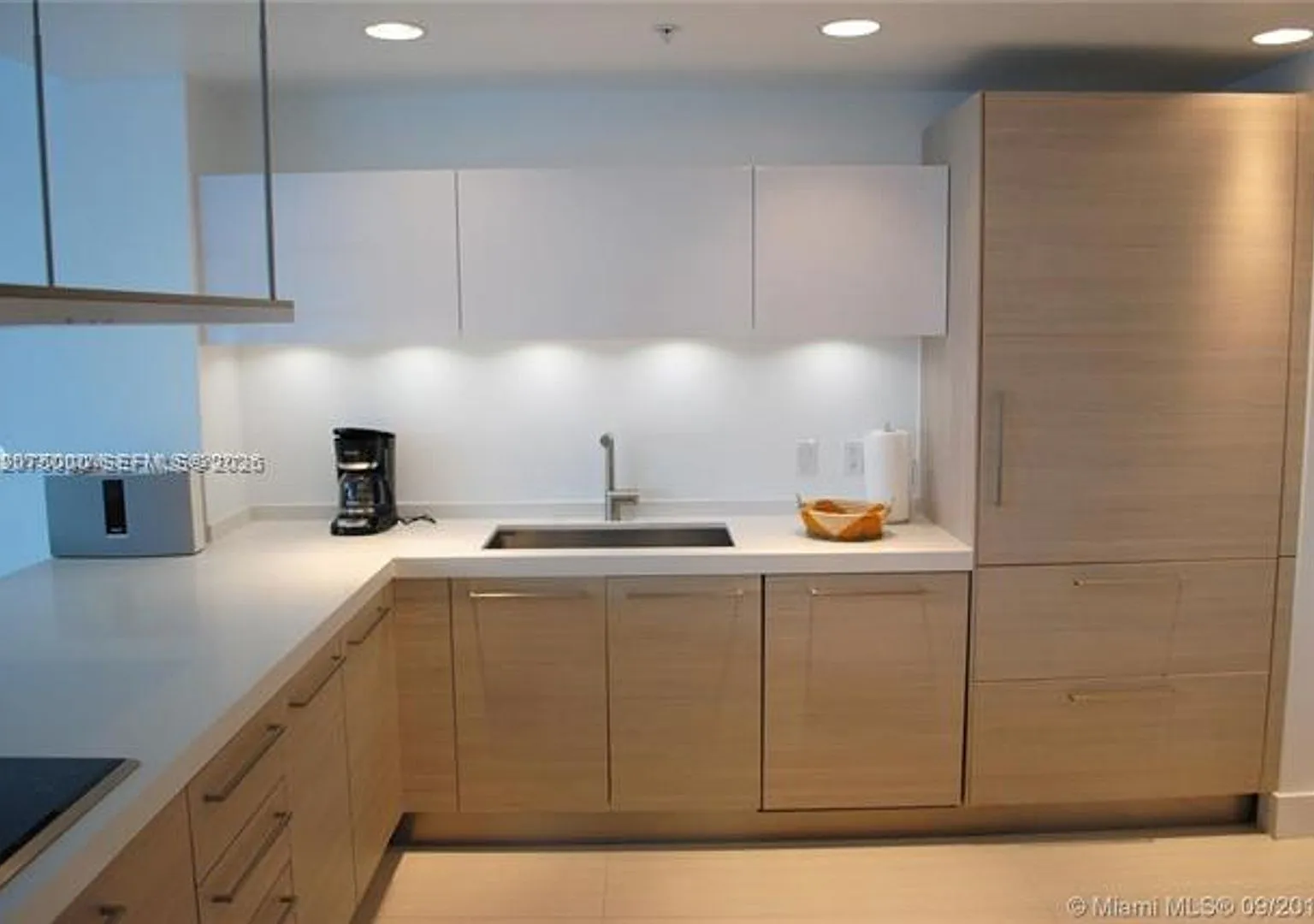 17301 Biscayne Blvd cu-1211, North Miami Beach, FL 33160 — Photo 1