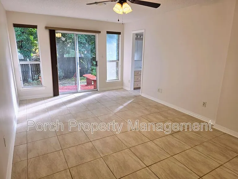 303 Shoreline Dr — Photo 17