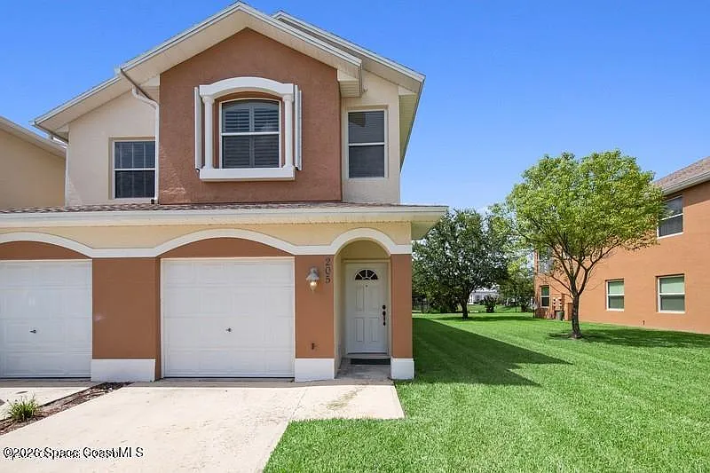 3 bed, 2.0 bath, 1860 sqft, $2,000 — Photo 1