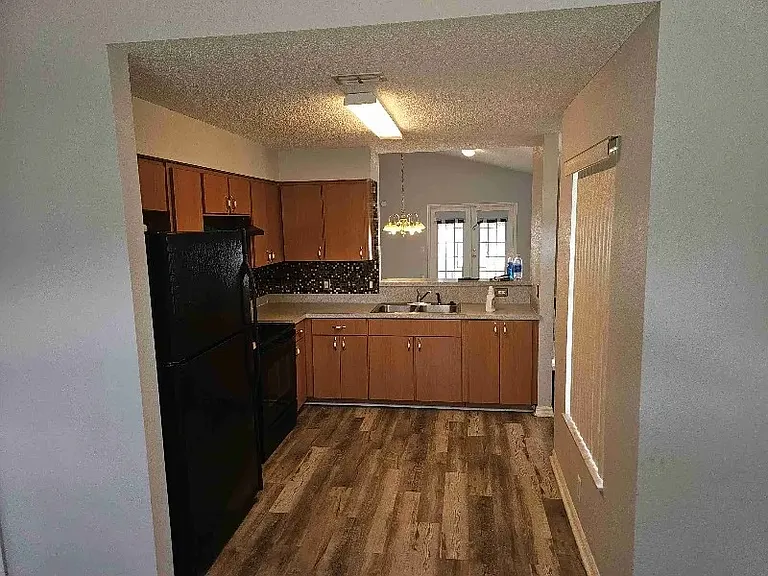 955 Forrest Dr — Photo 2