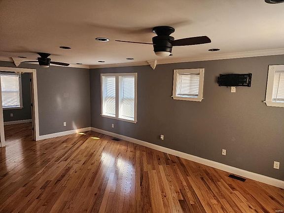 4th image of 8542 Lowell St