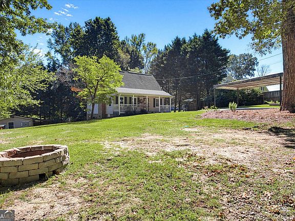 3rd image of 518 Old Mill Rd