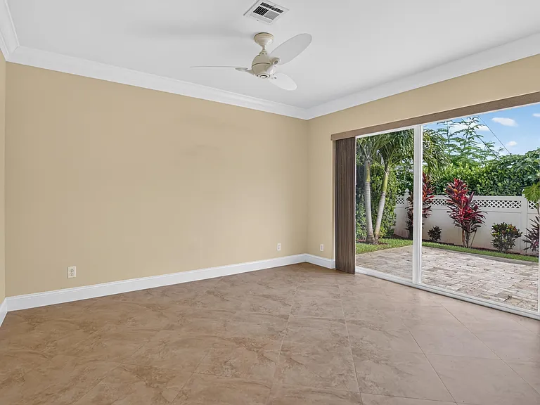 899 Granada Dr — Photo 27