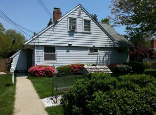 1814 McAuliffe Dr, Rockville, MD 20851