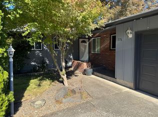 776 66th St, Springfield, OR 97478