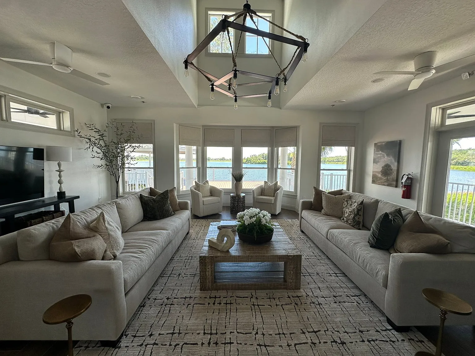 5 bed, 3.0 bath, 3290 sqft, $3,299 — Photo 4