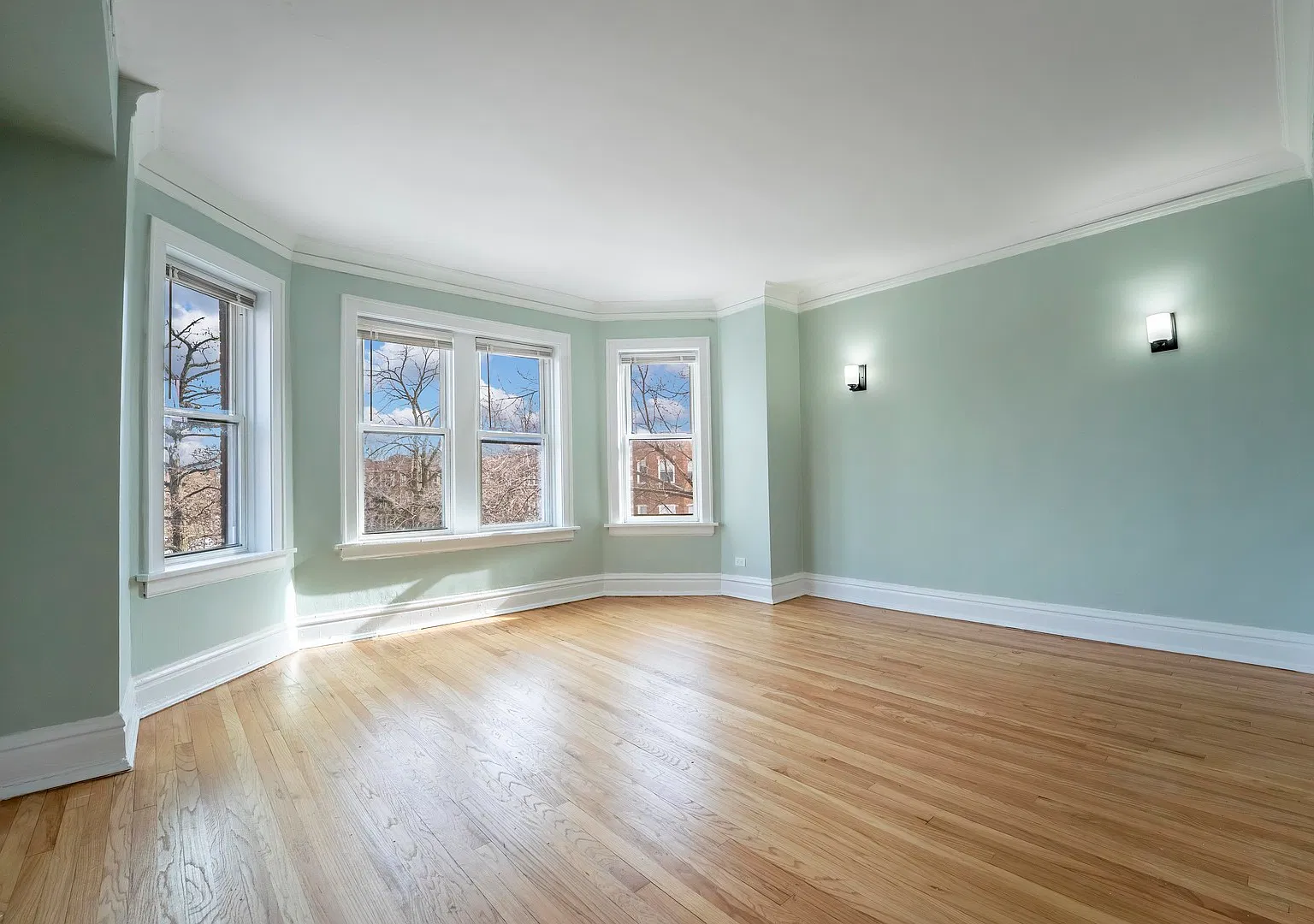 845 Lyman Ave — Photo 4