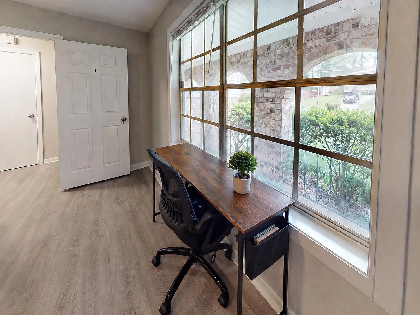 4 bed, 6.0 bath, 1949 sqft, $1,014 — Photo 3