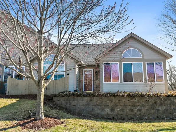 2046 Olmstead Dr #7A, Woodstock, IL 60098