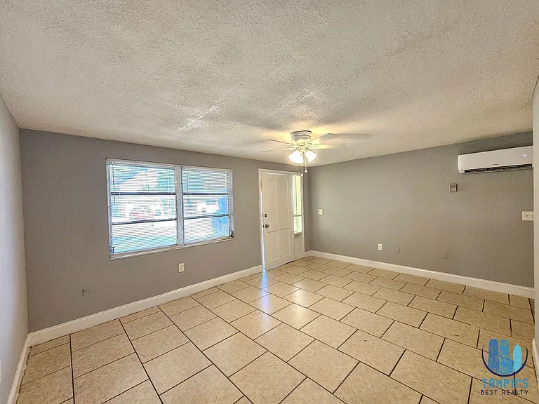 9210 Pegasus Ave — Photo 4