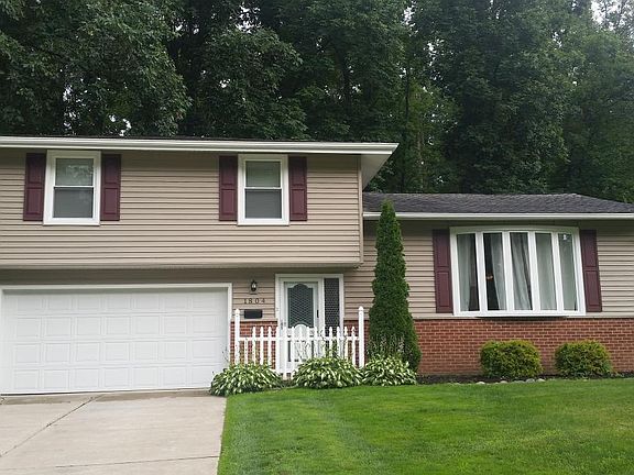 2nd image of 1804 Laurel Dr