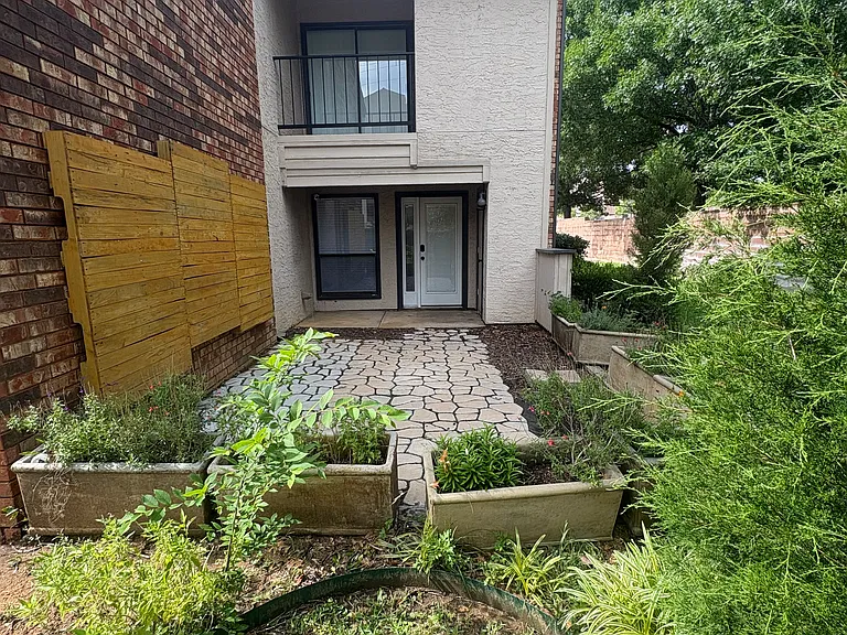 827 W Harwood Rd #E — Photo 25
