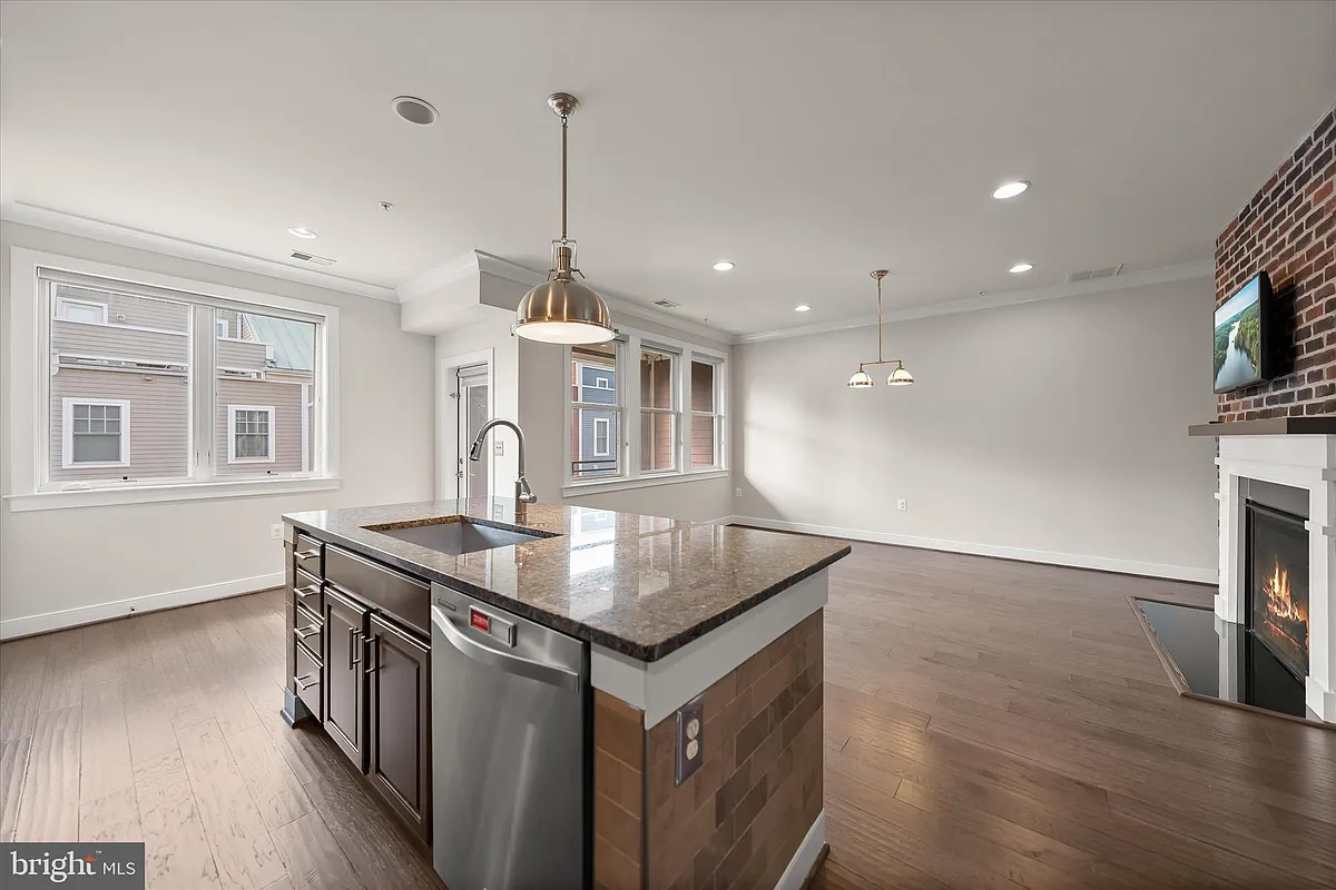 Building Photo - 1412 Main Line Blvd #102