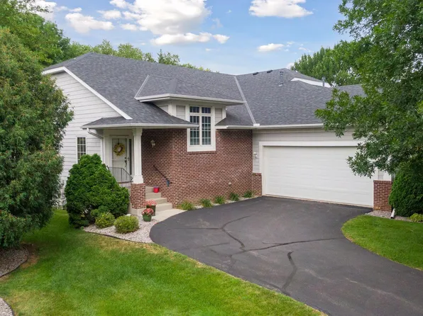 8805 Pointe Vista Dr, Victoria, MN 55386