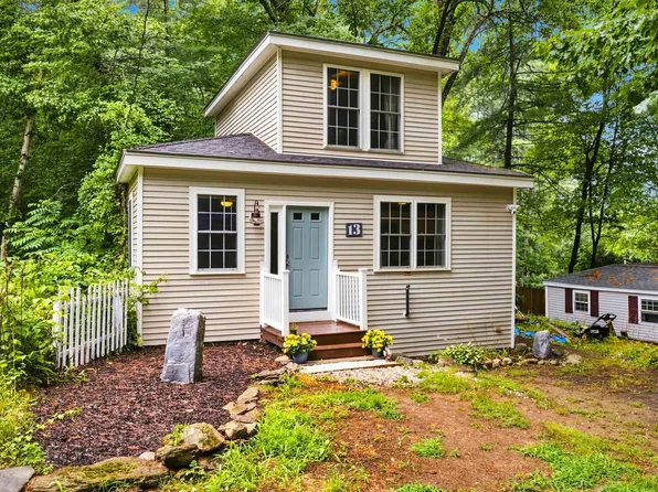 13 Charlestown Place, Derry, NH 03038