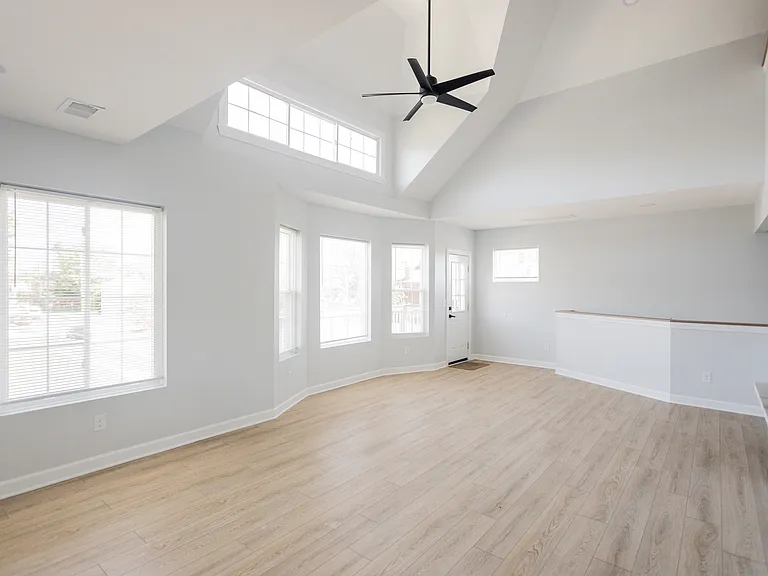 458 Hague St #2 — Photo 7