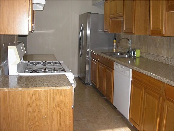 3rd image of 4225 Pineridge Dr