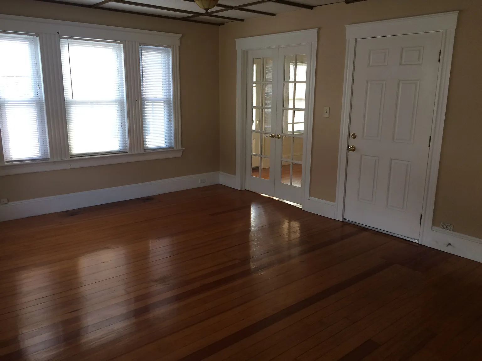 2 bed, 1300 sqft, $2,300 — Photo 3