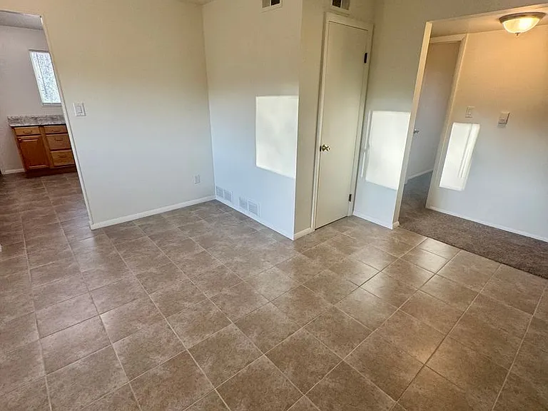 2625 N Chestnut St — Photo 5