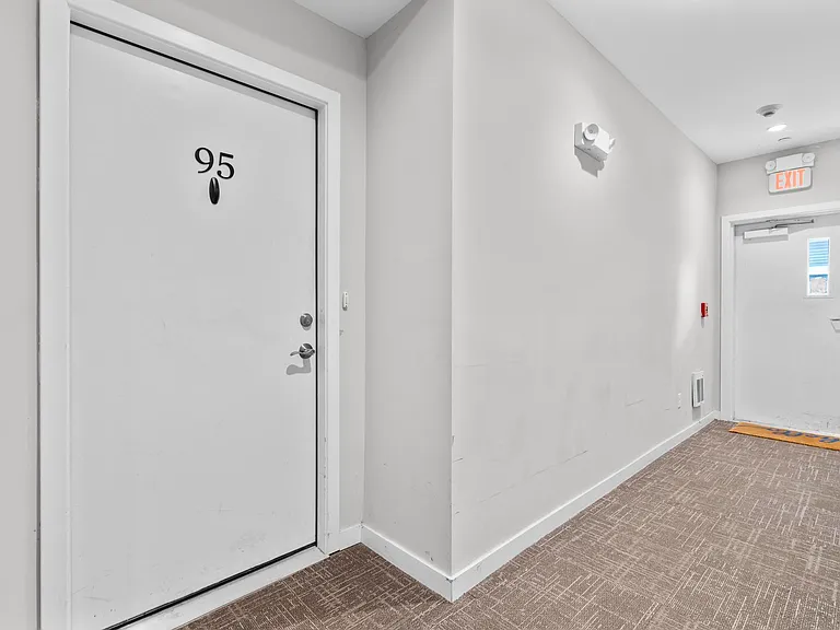 95 Harbour Close #95 — Photo 35