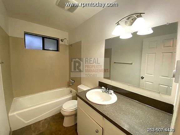 3rd image of 501 11th St SE