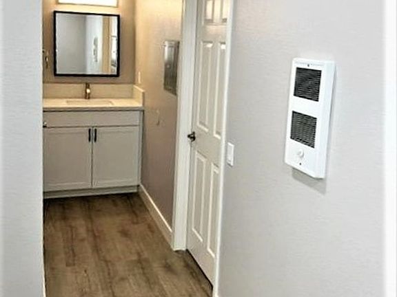 3rd image of 4024 32nd St APT 24