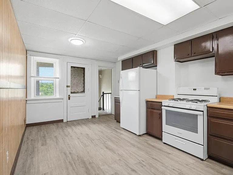 19 Singer Ave #5 — Photo 2