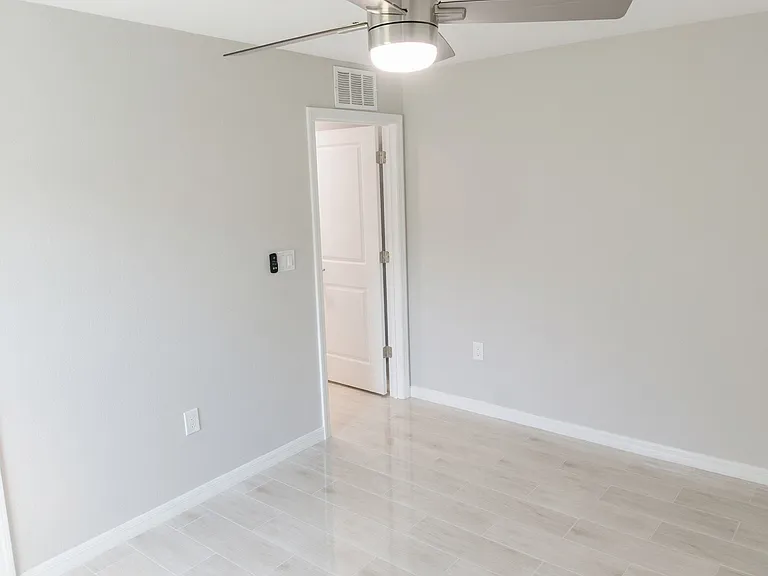1003 NW 7th Pl — Photo 13