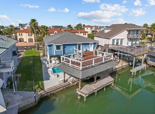 214 Sampan Dr, Tiki Island, TX 77554