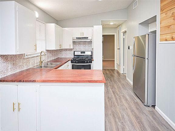 5th image of 2307 Ventura Dr #B