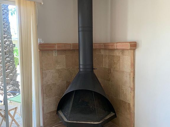 5th image of 1441 E Maryland Ave Unit 8
