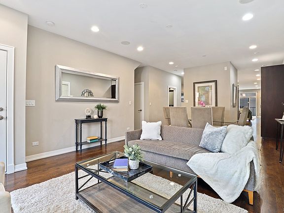 5th image of 1059 N Paulina St #1