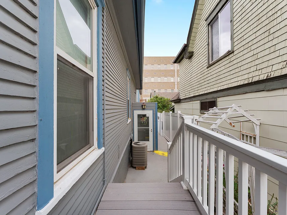 200 E 25th St #2