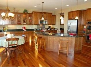 9020 Warren Ct, Victoria, MN 55386