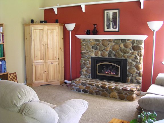 Living Room w/Insert Gas Fireplace