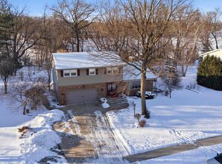 816 Woodview Drive, Sun Prairie, WI 53590