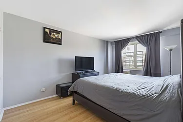 Sold by Thomas Lipovetsky, LREB