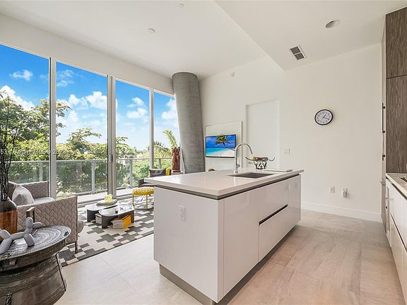 4th image of 2669 S Bayshore Dr Unit 404N