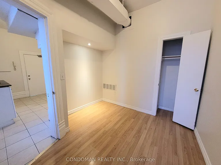 139 1/2 John St S #4 — Photo 7