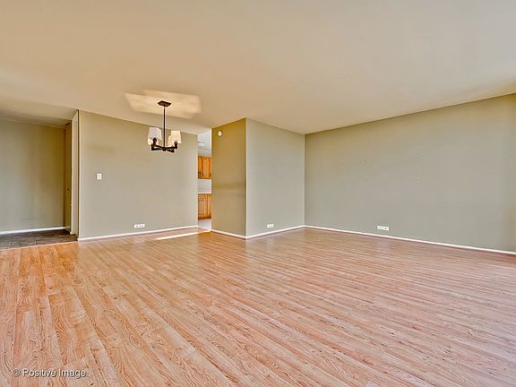 3rd image of 3001 S Michigan Ave Unit 1307