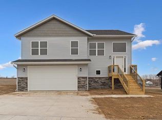 1604 Duncan Dr, Muscatine, IA 52761