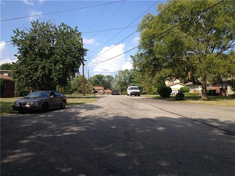 2nd image of 139 Del Crest Dr