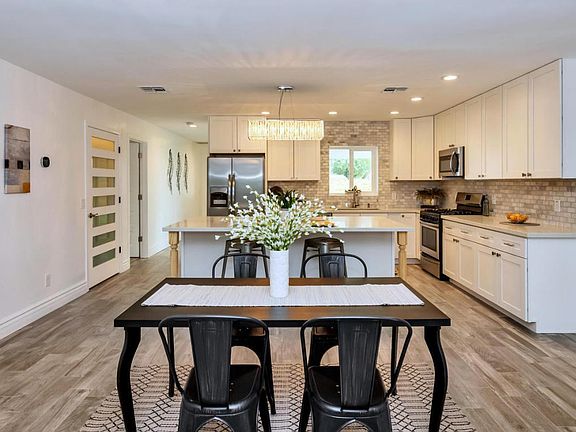 2215 E Whitton Ave-large-007-8-KitchenEa