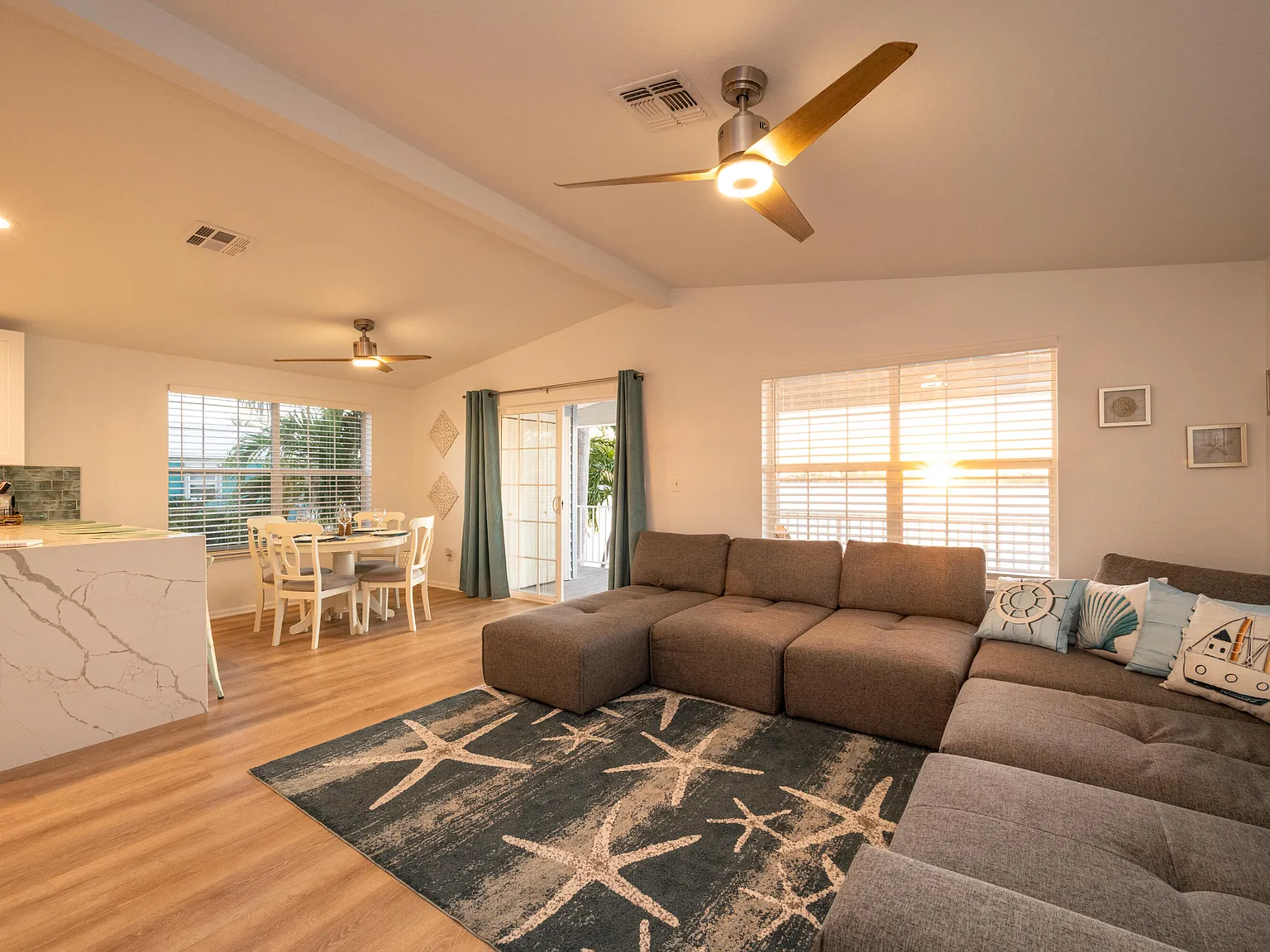 2 bed, 2.0 bath, 932 sqft, $5,500 — Photo 3