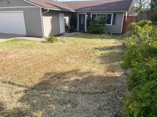 813 Northridge Dr, Yreka, CA 96097
