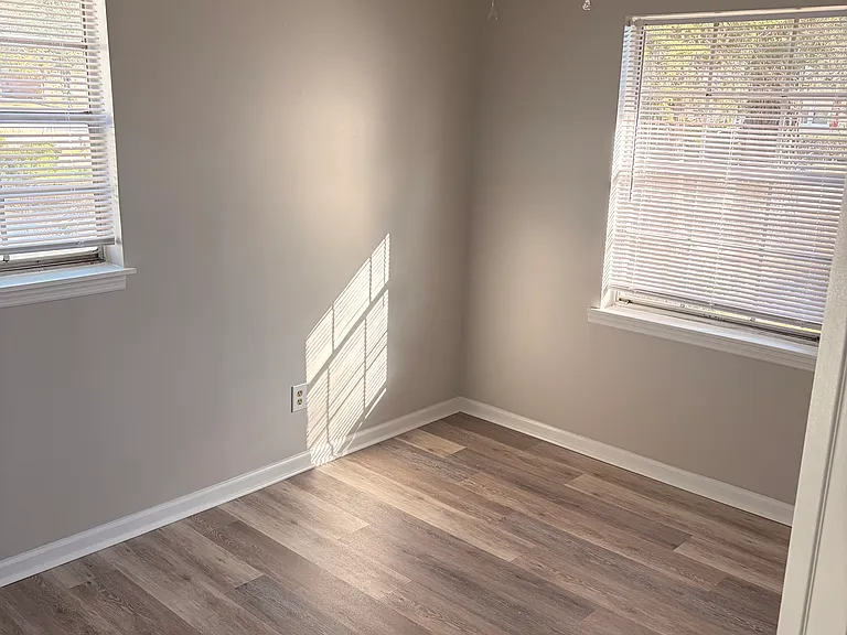 Crimson Cir — Photo 7