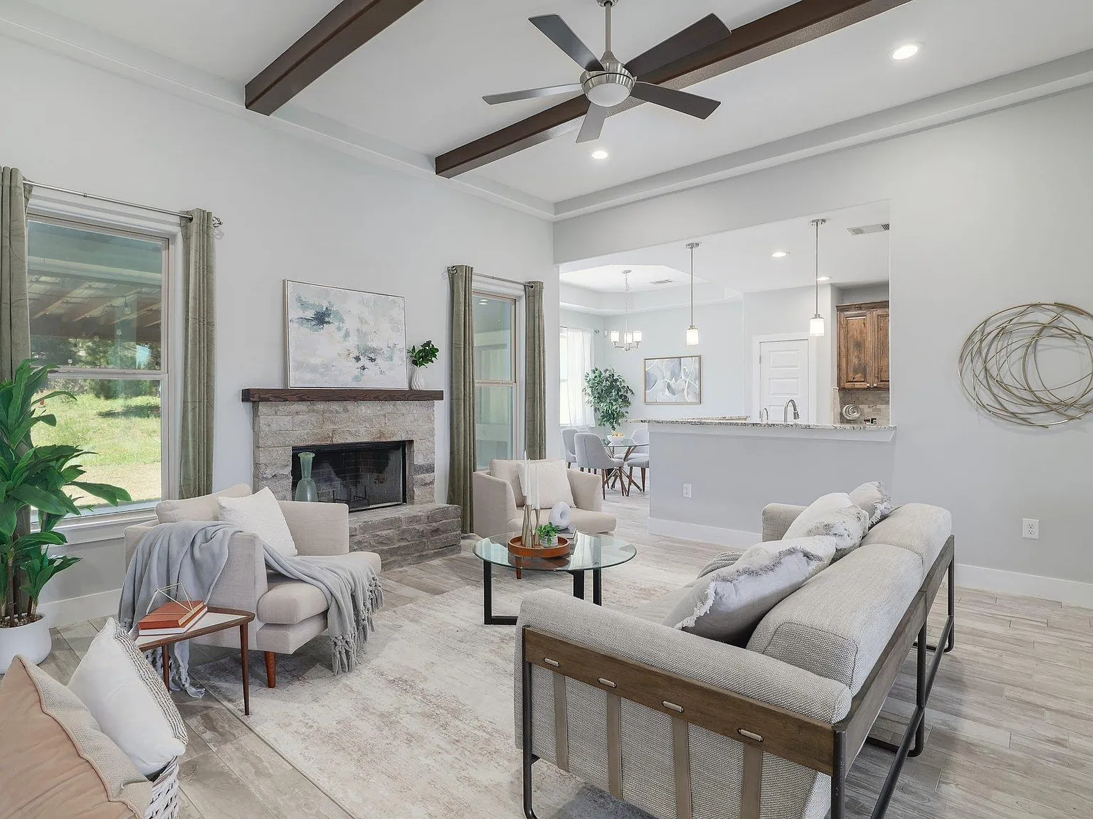5 bed, 2.5 bath, 2604 sqft, $2,595 — Photo 4