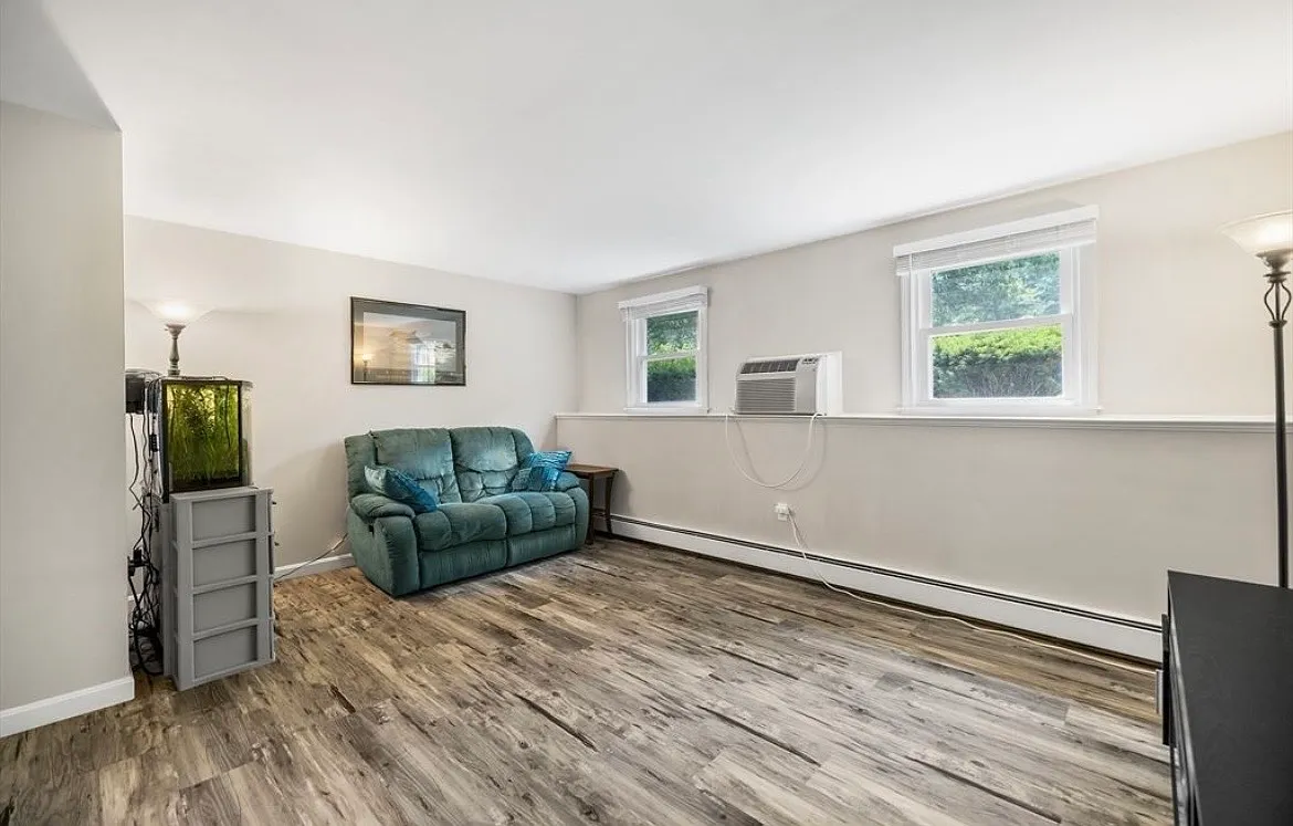 2 bed, 766 sqft, $2,174 — Photo 3