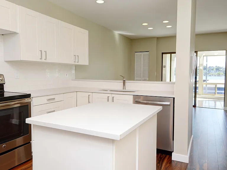 2111 Westlake Ave N #201 — Photo 11