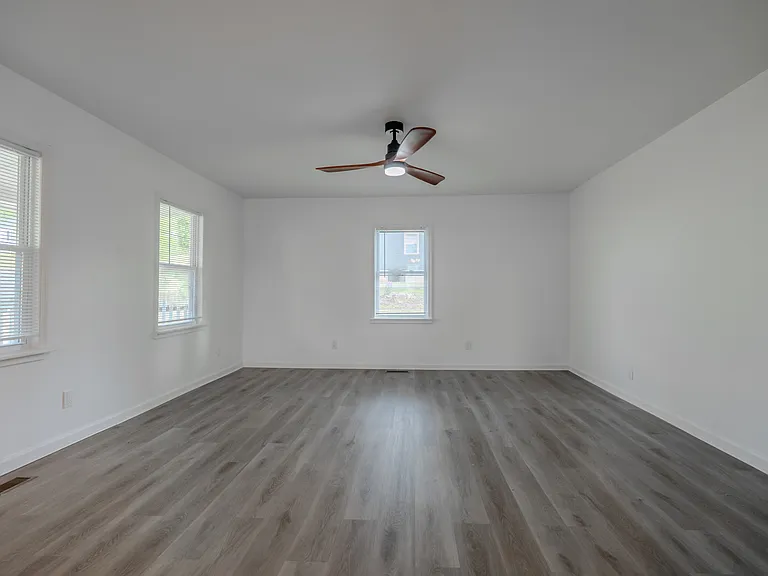 231 Broadway St — Photo 16
